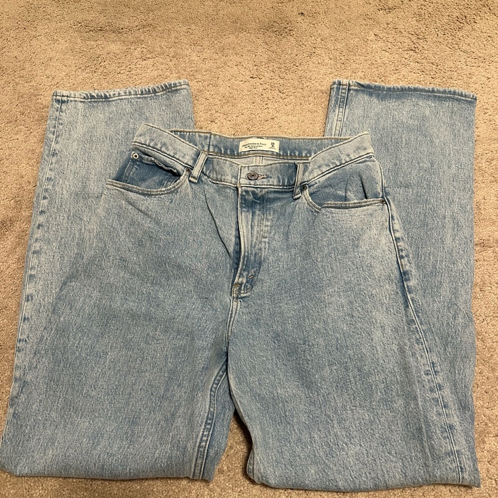 Abercrombie 90’s relaxed jeab High rise 29/ 8R
